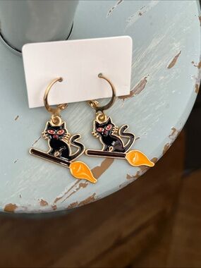 🖤 Halloween Black Cat Witch Broom Hoop Earrings Gold Tone Cute Spooky 🖤